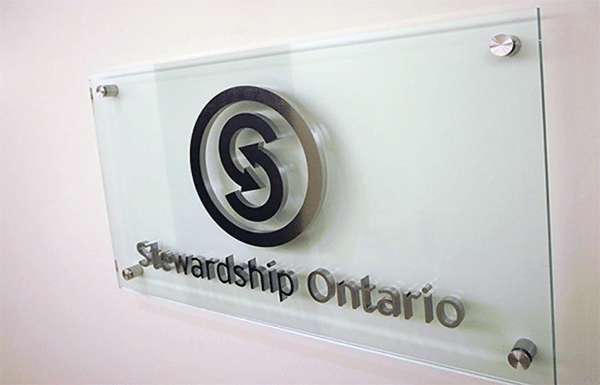 亞克力發光字打造醒目廣告牌，讓人久久難忘