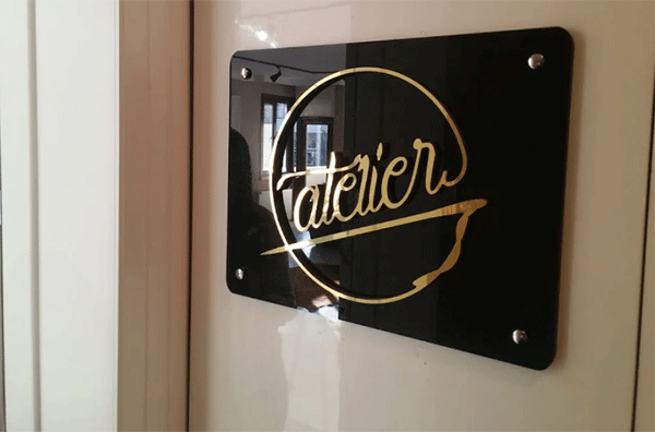 亞克力發光字打造醒目廣告牌，讓人久久難忘